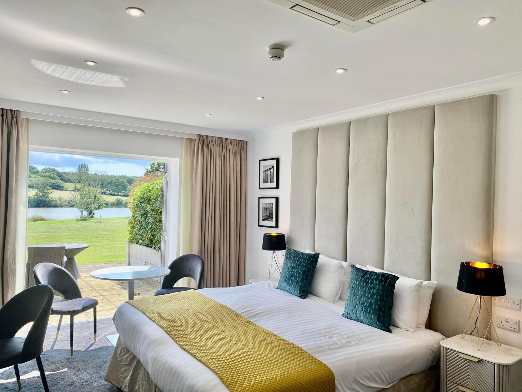 Lakeside Park & Hotel Fishbourne (Isle of Wight)